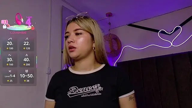 natasha  black online show from September 28, 2025, 7:32 pm