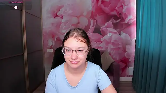 AngelinaLow online show from October 25, 2025, 5:28 am