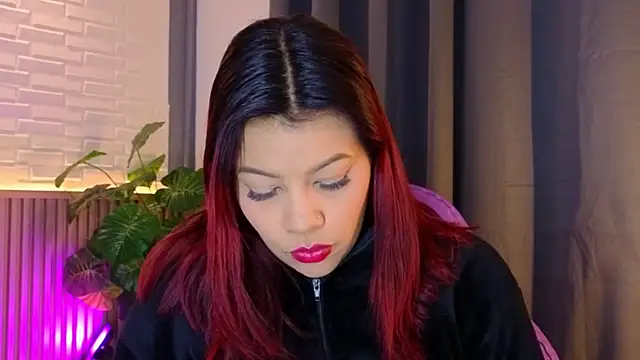 TiffanyWalk online show from November 26, 2025, 10:48 am