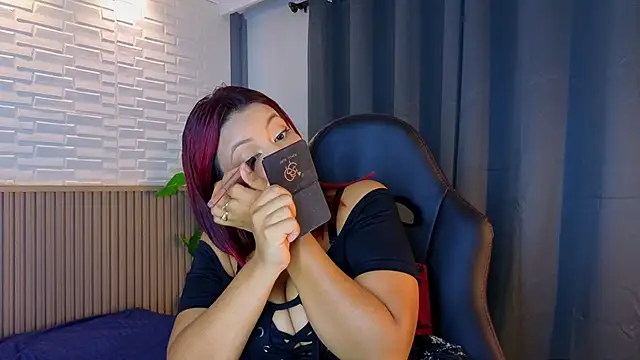 TiffanyWalk online show from September 18, 2025, 11:24 am