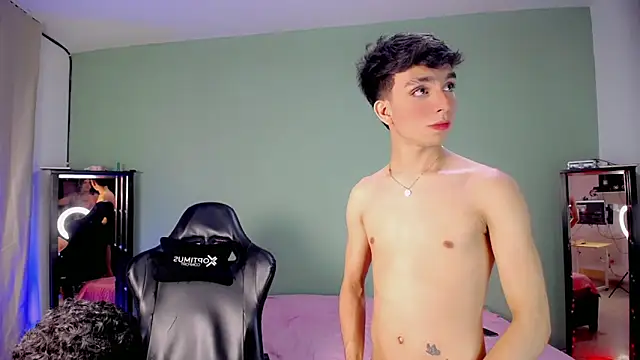 Zion Moore online show from October 16, 2025, 3:48 am