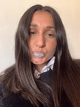 luci brecman online show from May 26, 2026, 3:21 pm