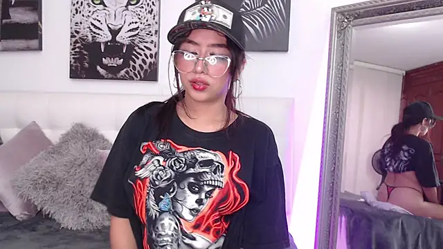 sophie-carter online show from March 22, 2025, 7:31 pm