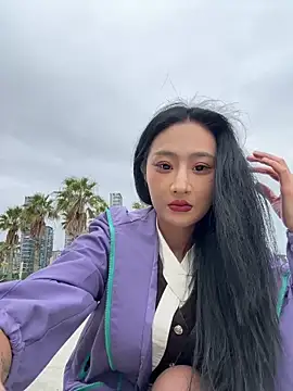 linger-23 online show from November 30, 2025, 6:47 am