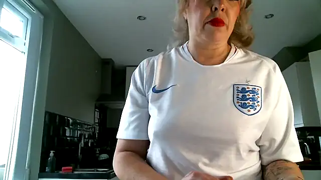 MissHoneyPenny online show from June 17, 2026, 8:58 am