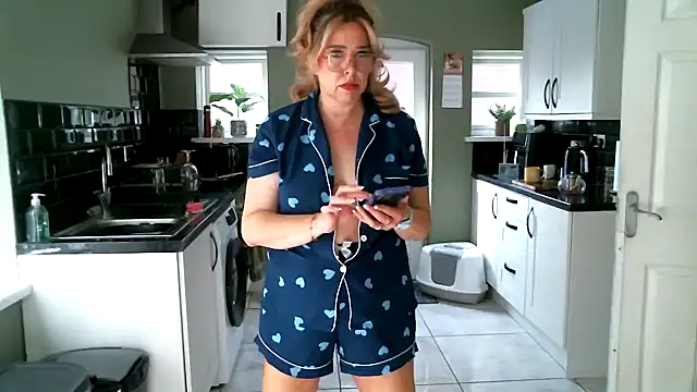 MissHoneyPenny online show from July 10, 2026, 8:47 am