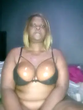 HerPleasure2025 online show from December 5, 2025, 5:06 am