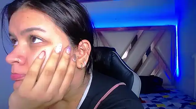 Snapshot of kriss_sweetboobs10 chatting on March 22, 2025, 12:25 pm kriss sweetboobs10 online show from March 22, 2025, 12:25 pm