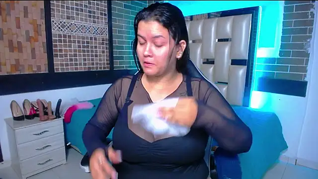 Snapshot of kriss_sweetboobs10 chatting on October 17, 2025, 12:40 pm kriss sweetboobs10 online show from October 17, 2025, 12:40 pm