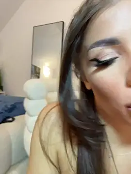 CelineReys online show from April 18, 2026, 6:10 pm