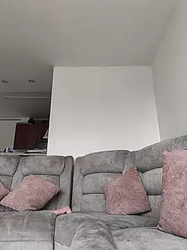 EmmaReyez online show from January 13, 2026, 5:50 pm