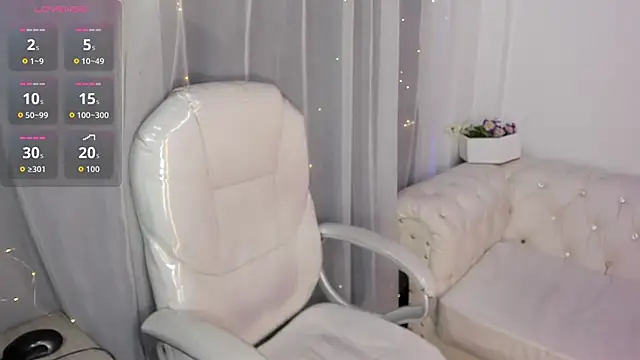 Pretty Johnson  online show from November 6, 2025, 11:36 am