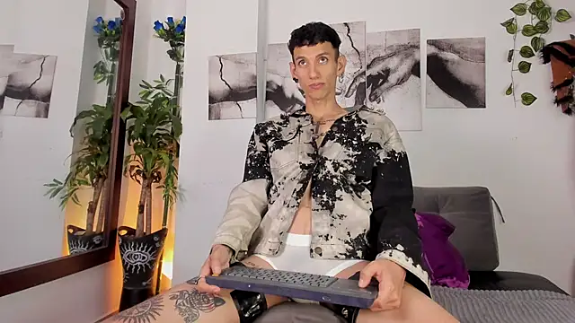 Giotrashy online show from November 14, 2025, 8:23 pm