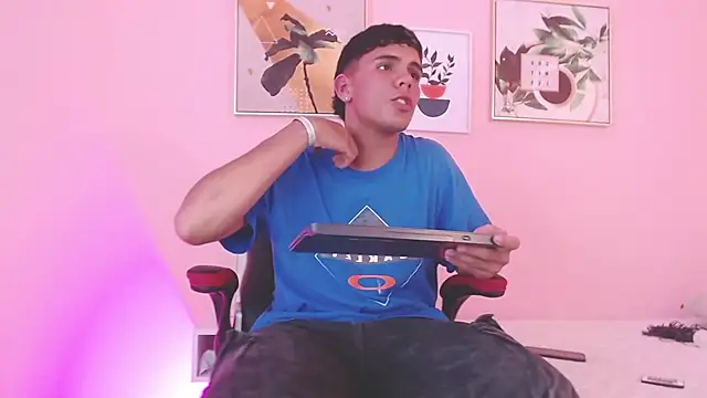 Snapshot of Alex_Coxx chatting on March 13, 2025, 8:32 pm Alex Coxx online show from March 13, 2025, 8:32 pm