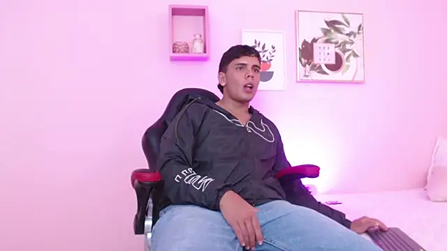 Snapshot of Alex_Coxx chatting on March 18, 2025, 8:26 pm Alex Coxx online show from March 18, 2025, 8:26 pm