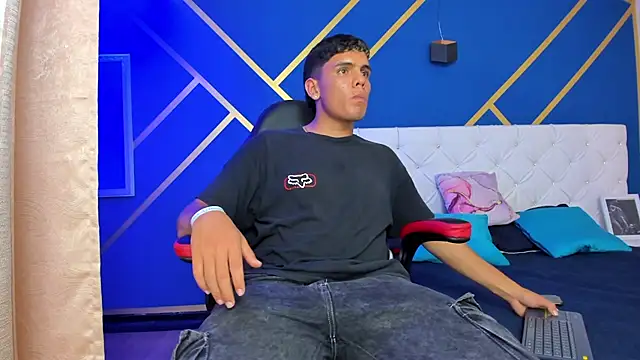 Snapshot of Alex_Coxx chatting on March 15, 2025, 12:15 am Alex Coxx online show from March 15, 2025, 12:15 am