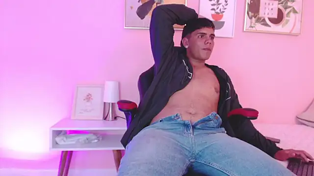 Snapshot of Alex_Coxx chatting on March 13, 2025, 12:37 am Alex Coxx online show from March 13, 2025, 12:37 am