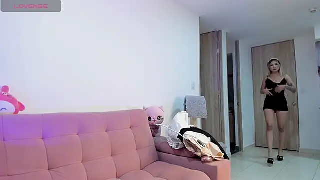 Snapshot of princesssammy2 chatting on February 17, 2026, 12:52 am princesssammy2 online show from February 17, 2026, 12:52 am