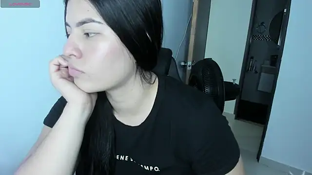 Saanvi21 online show from March 5, 2026, 1:57 am