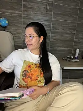 Saanvi21 online show from September 30, 2025, 11:44 pm