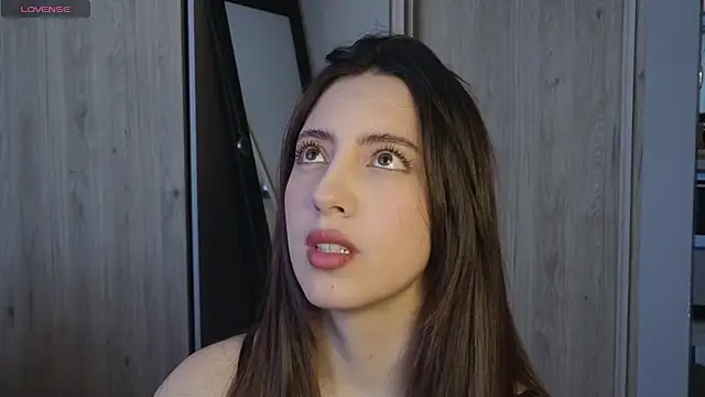 Snapshot of Rebbecawhite_meow chatting on November 21, 2025, 12:37 pm Rebbecawhite meow online show from November 21, 2025, 12:37 pm