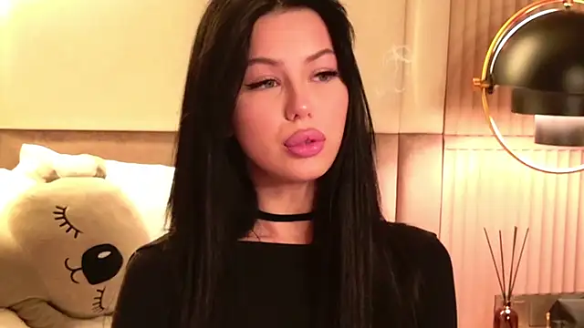 Leya Foxhall online show from November 24, 2025, 11:10 am