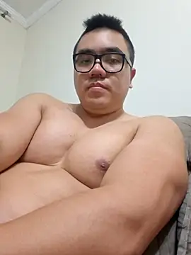 awesometeacher33 online show from May 18, 2026, 4:12 pm