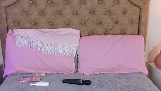 Mandyy1  online show from April 15, 2026, 8:53 am