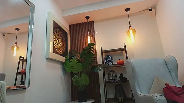 Coral Lise online show from October 18, 2025, 11:23 am