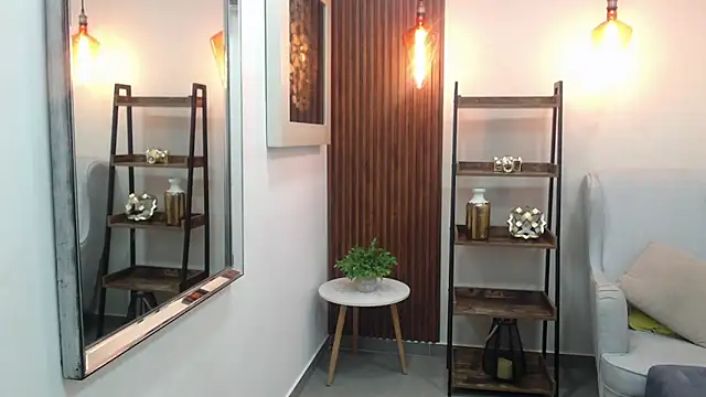 Coral Lise online show from November 28, 2025, 11:10 am