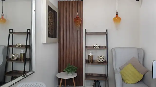 Coral Lise online show from November 20, 2025, 11:11 am