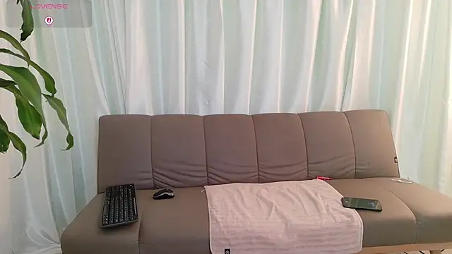 Snapshot of YuliethPetite chatting on June 16, 2026, 11:32 am YuliethPetite online show from June 16, 2026, 11:32 am
