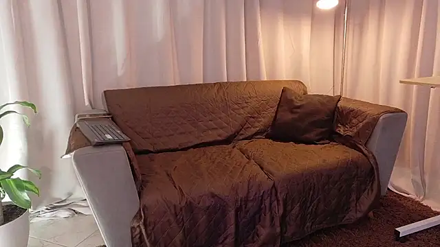 YuliethPetite online show from October 24, 2025, 4:11 am