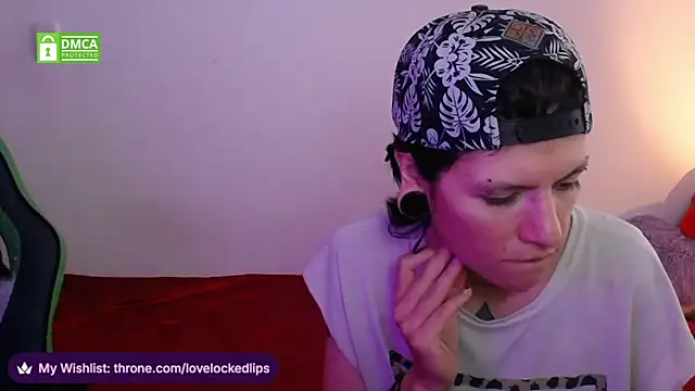 lovelockedlips online show from April 10, 2026, 8:38 pm