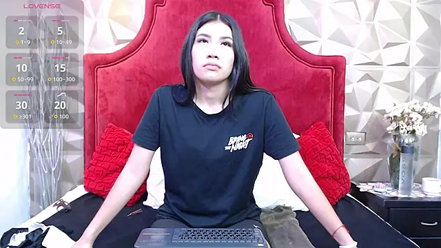 Lili Opal online show from November 27, 2025, 12:05 pm