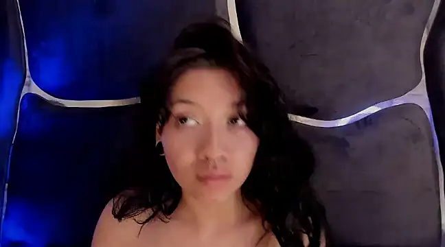 Snapshot of LauryAndNarem69 chatting on March 18, 2025, 10:26 pm LauryAndNarem69 online show from March 18, 2025, 10:26 pm