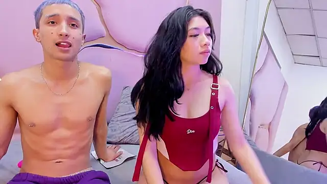 Snapshot of LauryAndNarem69 chatting on September 9, 2025, 7:29 am LauryAndNarem69 online show from September 9, 2025, 7:29 am