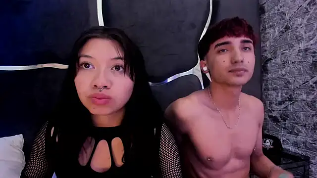 Snapshot of LauryAndNarem69 chatting on March 19, 2025, 8:43 pm LauryAndNarem69 online show from March 19, 2025, 8:43 pm