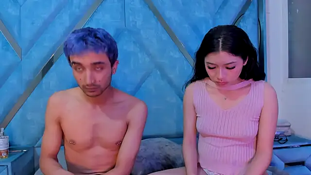 Snapshot of LauryAndNarem69 chatting on October 25, 2025, 8:46 am LauryAndNarem69 online show from October 25, 2025, 8:46 am