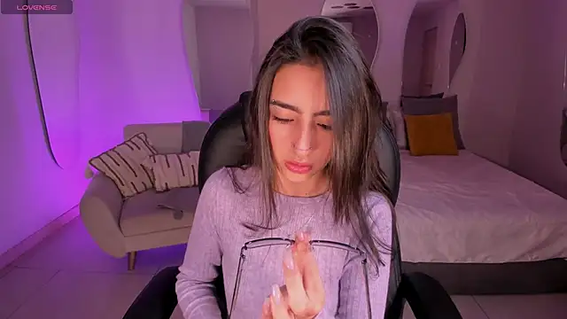 LarisaSmirnov online show from December 3, 2025, 3:40 am