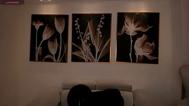 MaiaCollins online show from November 3, 2025, 11:36 am