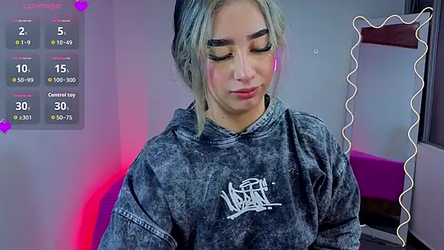 Malory tay1 online show from November 6, 2025, 7:07 pm