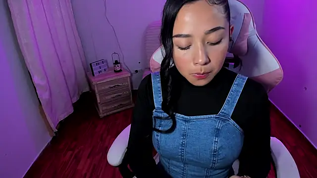 Snapshot of Sweet_milady chatting on November 17, 2025, 8:18 am Sweet milady online show from November 17, 2025, 8:18 am