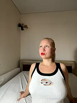 Nikusia online show from October 9, 2025, 1:44 pm