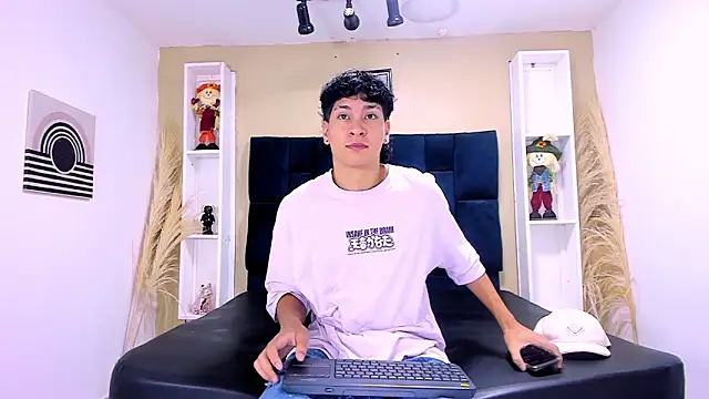 Jhojan twink online show from September 26, 2025, 12:01 pm