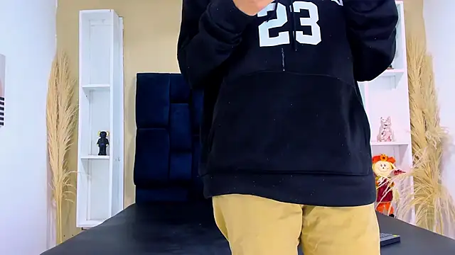 Jhojan twink online show from October 2, 2025, 11:57 am