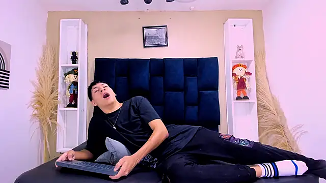 Jhojan twink online show from October 9, 2025, 12:28 pm