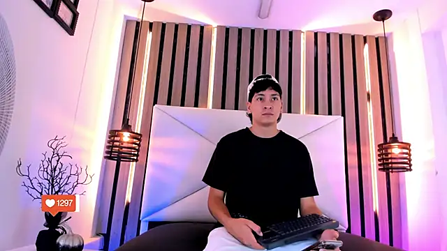 Jhojan twink online show from November 9, 2025, 12:31 pm