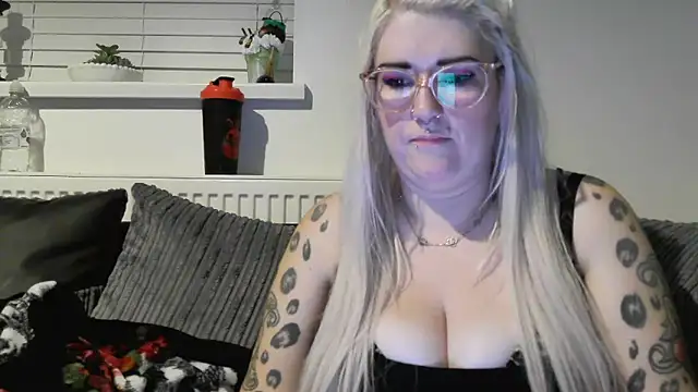 Sizzling Indie36 online show from October 3, 2025, 10:00 pm