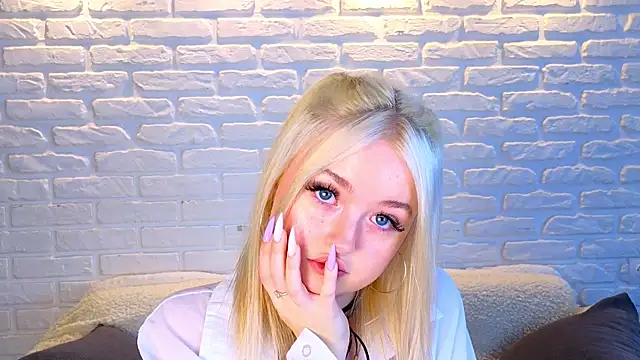 minigirl online show from March 21, 2025, 7:11 am